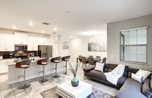 Davenport House | 4BR 3BA, Access 2 Waterparks, Private Pool, FREE Grill. Near Disney World!