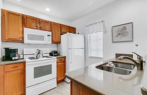 Venetian Bay Villages House | 4BR, 3BA corner house overlooking the lake