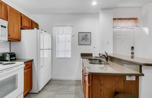 Venetian Bay Villages House | 4BR, 3BA corner house overlooking the lake