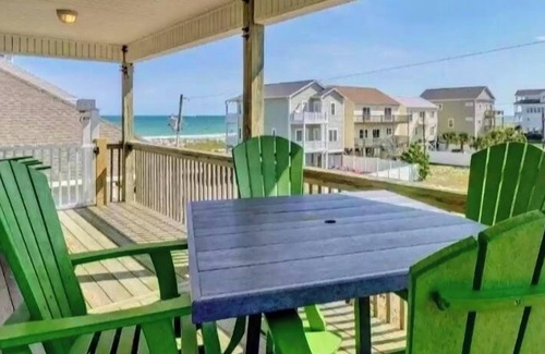 North Topsail Beach House | 4BR, 3BA, Ocean View, Beach Access, Beach Gear, Pet Friendly, near Surf City, NC