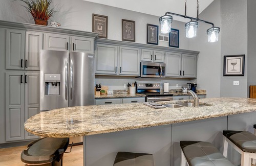 Camdenton House | 4BR/3BA Old Kinderhook Family Gathering and Golfing Getaway!