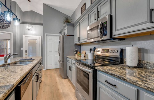 Camdenton House | 4BR/3BA Old Kinderhook Family Gathering and Golfing Getaway!