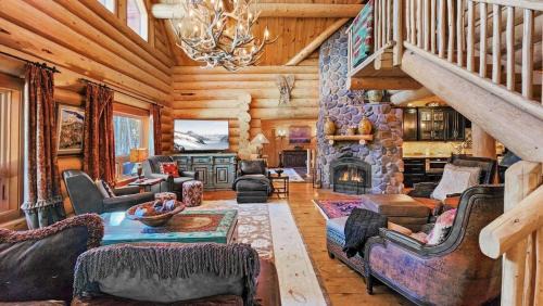 Breckenridge House | 4BR Blue River Home with Mountain Views and Hot Tub