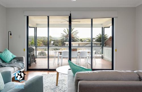 Port Elliot House | 4BR Contemporary Coastal Home with Rural Outlook