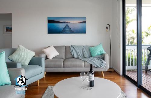 Port Elliot House | 4BR Contemporary Coastal Home with Rural Outlook