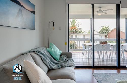 Port Elliot House | 4BR Contemporary Coastal Home with Rural Outlook