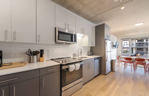 River North Hotel | 4BR Corporate Suite Central and Modern