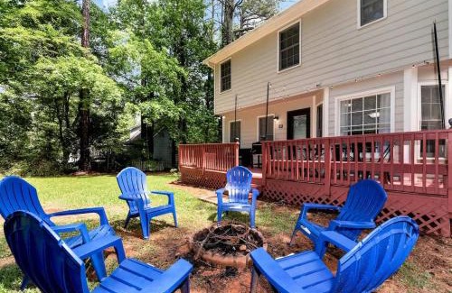 Lawrenceville House | 4BR Cozy Family Retreat Near Mall of GA, Near Lake Lanier - Sleeps 10