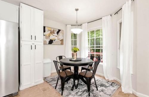 Lawrenceville House | 4BR Cozy Family Retreat Near Mall of GA, Near Lake Lanier - Sleeps 10