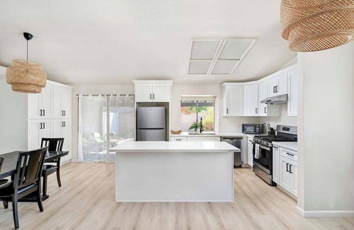 Riverside House | 4BR Family Home | Large Yard, Parking, Remodeled