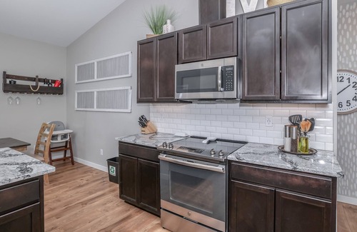 Stimson Crossing House | 4BR Family Home w/ Hot Tub, Bonus rm, 6min to I-5