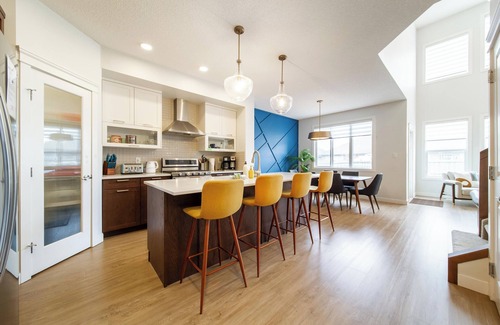 West Edmonton House | 4BR Family Oasis | 5 Beds, Hot Tub | Near WEM, Trails & River Cree