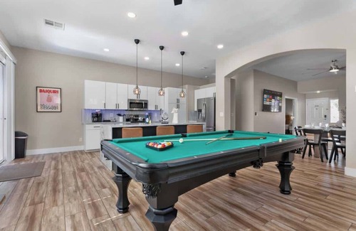 River Mountain House | 4BR Funhouse: Hot Tub, Ping Pong + Game Room!