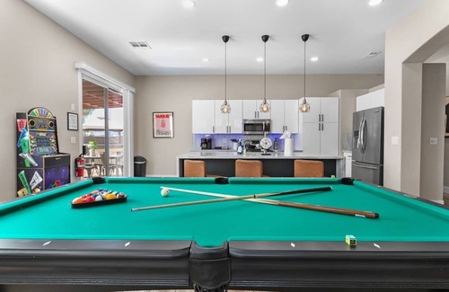 River Mountain House | 4BR Funhouse: Hot Tub, Ping Pong + Game Room!