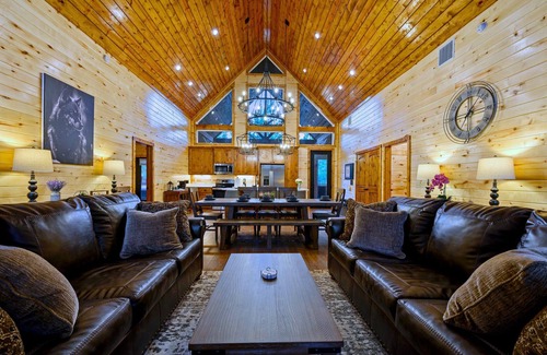 Broken Bow Cabin | 4BR + Game Room | Outdoor Play, Shuffleboard, EV