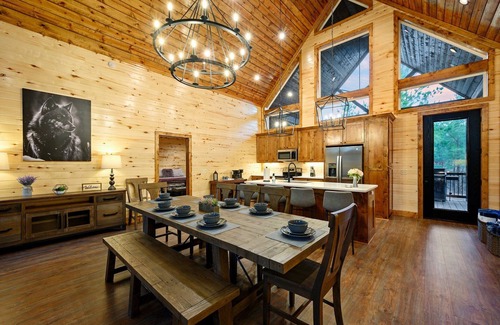 Broken Bow Cabin | 4BR + Game Room | Outdoor Play, Shuffleboard, EV