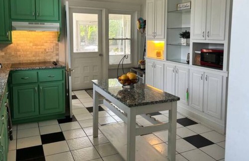 Reidsville House | 4BR Historic Home and 2BR Guest House in Reidsville