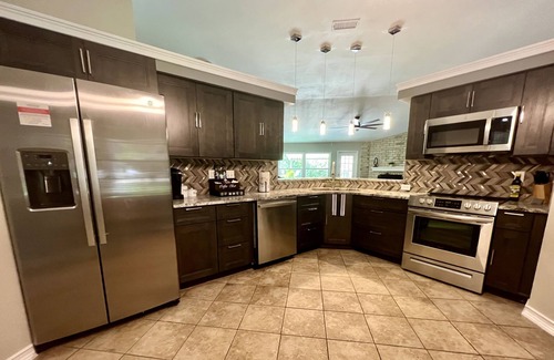 Converse House | 4BR Home~ Backyard Pool Oasis ~ Pet Friendly