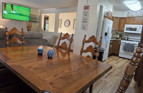 Mayfield House | 4BR Home, King Bed, Arcade, By Lake, 7mi to Airport