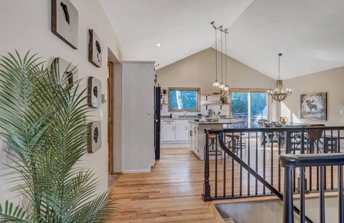 Cascade-Chipita Park House | 4BR Hot Tub Mountain Getaway! 3 King En Suites!