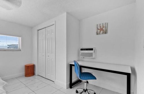 Dania Beach Apartment | 4BR House, Heated Pool 5 mins to Beach Game Room