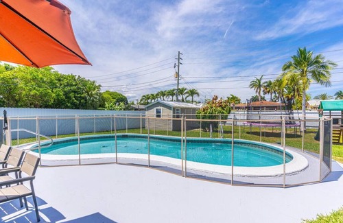 Dania Beach Apartment | 4BR House, Heated Pool 5 mins to Beach Game Room