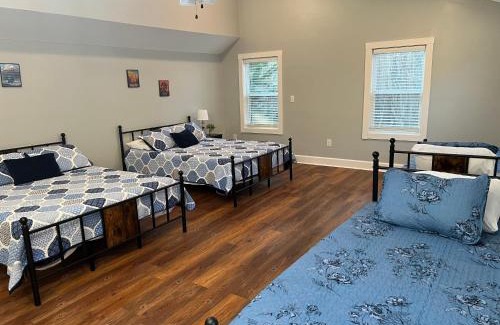 Kellysville House | 4BR Lodge on Wolf Creek - Fishing, Hiking, New River Fun and Hokie Weekends