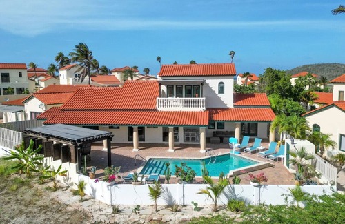 Noord Villa | 4BR Lux Villa w/Pool - Perfect for Families/Groups at Fairway Breeze by Bocobay
