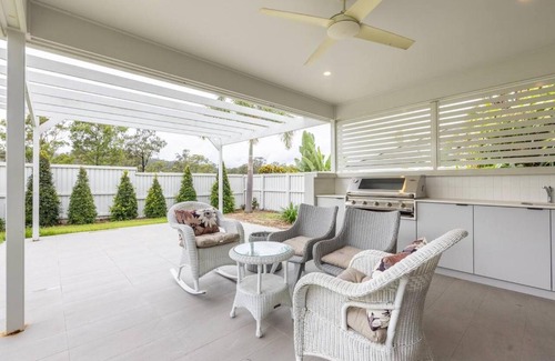 Upper Kedron House | 4BR Modern Home Near Parks and Dining with Outdoor Space