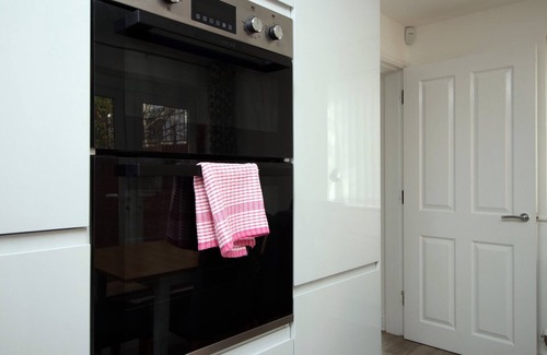 Newport House | 4BR Modern House | Free Parking | Cohost Partners