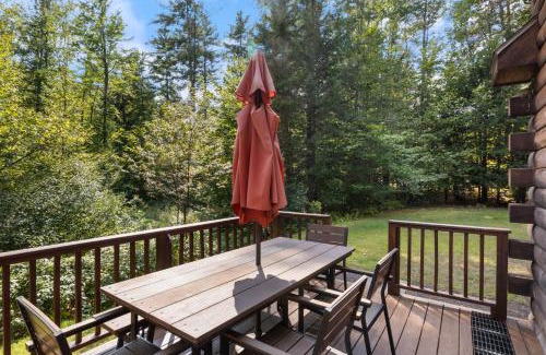 Bartlett House | 4BR Mountain retreat with Ski Base Bikes & Yard