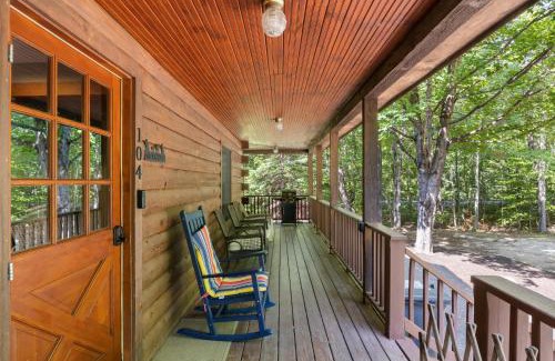 Bartlett House | 4BR Mountain retreat with Ski Base Bikes & Yard