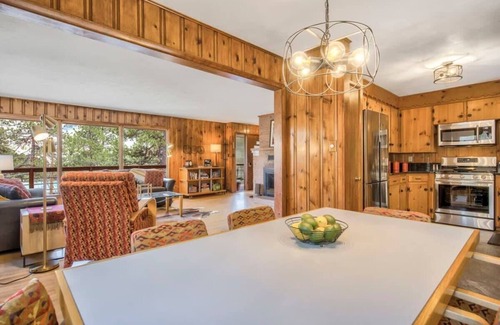 Cascade-Chipita Park Cabin | 4BR|Mountain Views|Hot Tub, Firepit|Hiking