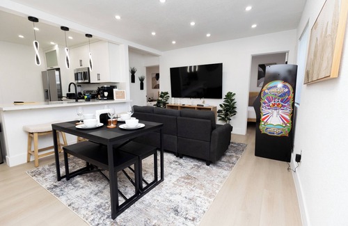 Little Haiti House | 4BR Near Wynwood, Design District, Beach, Brickell Near Little Havana + Parking
