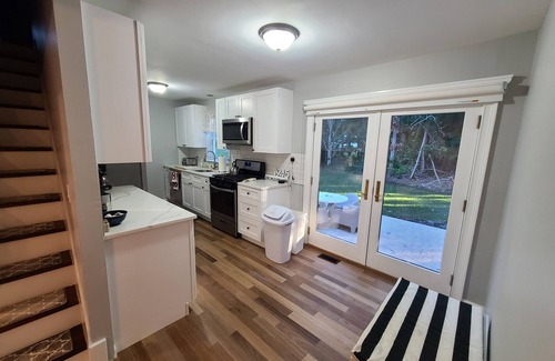 Southold House | 4BR+ Newly renovated home mins to top beaches and vineyards, new heated pool!