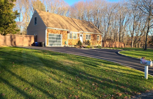 Southold House | 4BR+ Newly renovated home mins to top beaches and vineyards, new heated pool!