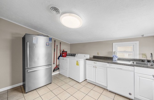 Cherry Grove Beach Condo | 4BR Oceanfront Unit w/Hot Tub - 7 Days Grace #3
