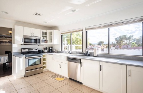 Paradise House | 4BR Pool-House Vacation by the Strip! Family-Friendly!