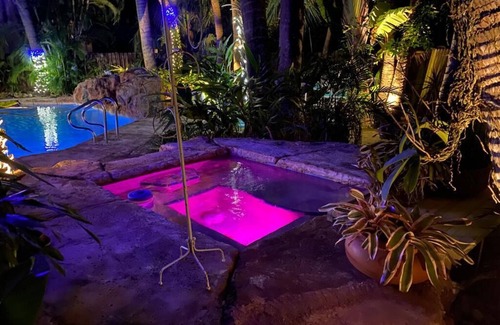South Lake House | 4BR, Private Backyard Oasis/POOL & HotTub(Jacuzzy)