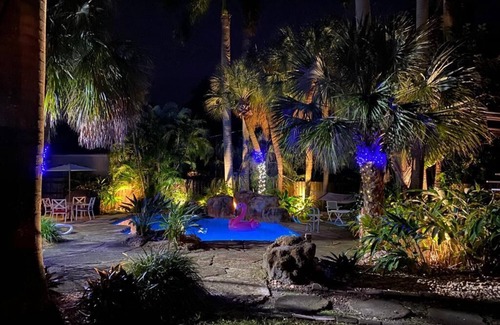 South Lake House | 4BR, Private Backyard Oasis/POOL & HotTub(Jacuzzy)