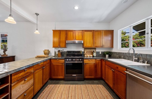 Mid-Wilshire House | 4BR Secluded Spanish Oasis in the Heart of Los Angeles