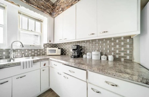 Highland Square House | 4BR Sleeps 10 in Highland Square, Pets ok! Akron