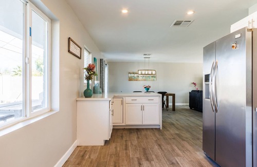 Scottsdale Estates Five House | 4BR Sleeps 8 Heated Pool Yard Games BBQ!