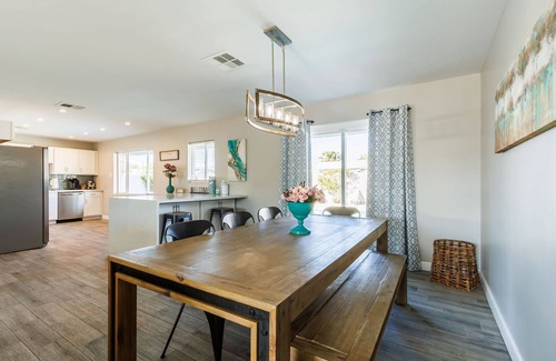Scottsdale Estates Five House | 4BR Sleeps 8 Heated Pool Yard Games BBQ!