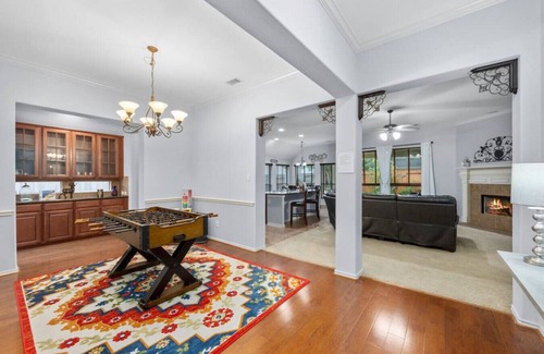Houston House | 4BR Sleeps 9, Foosball, Patio, Near Race Park