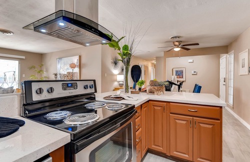 Paradise House | 4BR Villa w/Pool. 8 min to Strip/convention centr