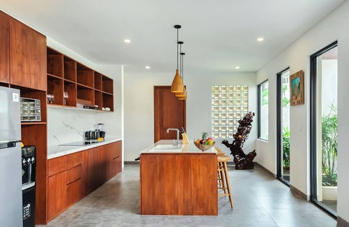 Batu Bolong Villa | 4BR Villa with Private Pool near Batu Bolong