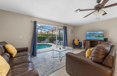Lake Berkley House | 4BR w Heated Pool near Disney & Lake - Sleeps 10