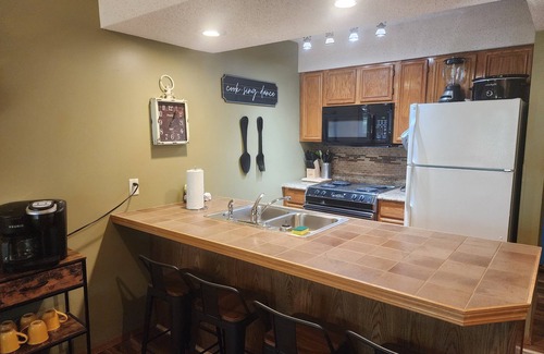 Notch Estates Condo | 4BR Walk-in ~ Near SDC ~ 2 Pools ~ FREE TICKETS INCLUDED! (CR7/8)