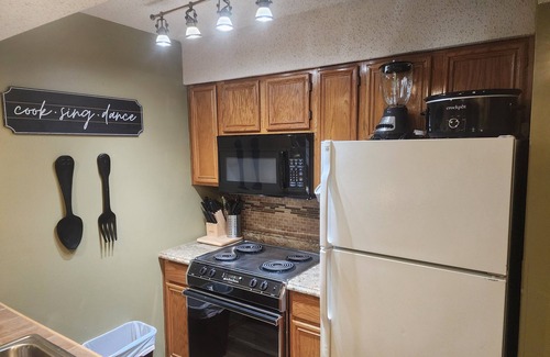 Notch Estates Condo | 4BR Walk-in ~ Near SDC ~ 2 Pools ~ FREE TICKETS INCLUDED! (CR7/8)